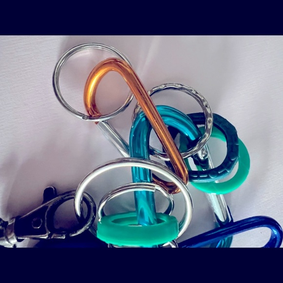 🆕 NEW 14 pcs Set of several hooks and holders for keys or cards - Picture 8 of 17